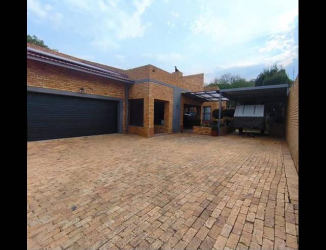 4 BEDROOM HOUSE FOR SALE IN MEYERSDAL ESTATE